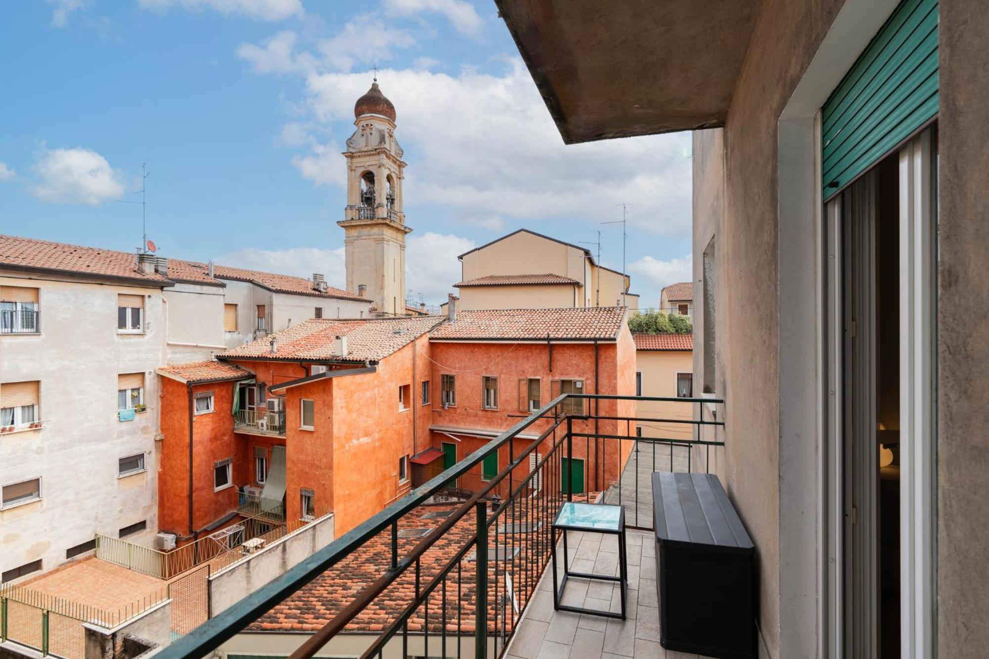 Domus Verona - Ampia Residenza Filippini A Pochi Passi Dall'Arena Room photo